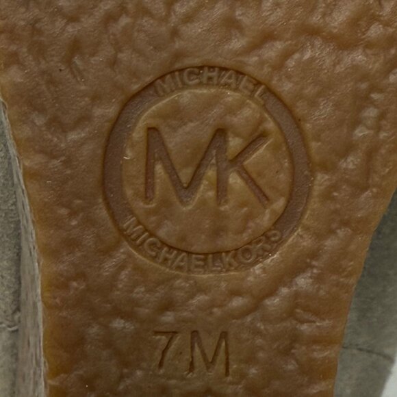 Michael Kors Rye Womens Wedge Beige Suede Bootie Gum Soles Size 7 Medium - Picture 7 of 9